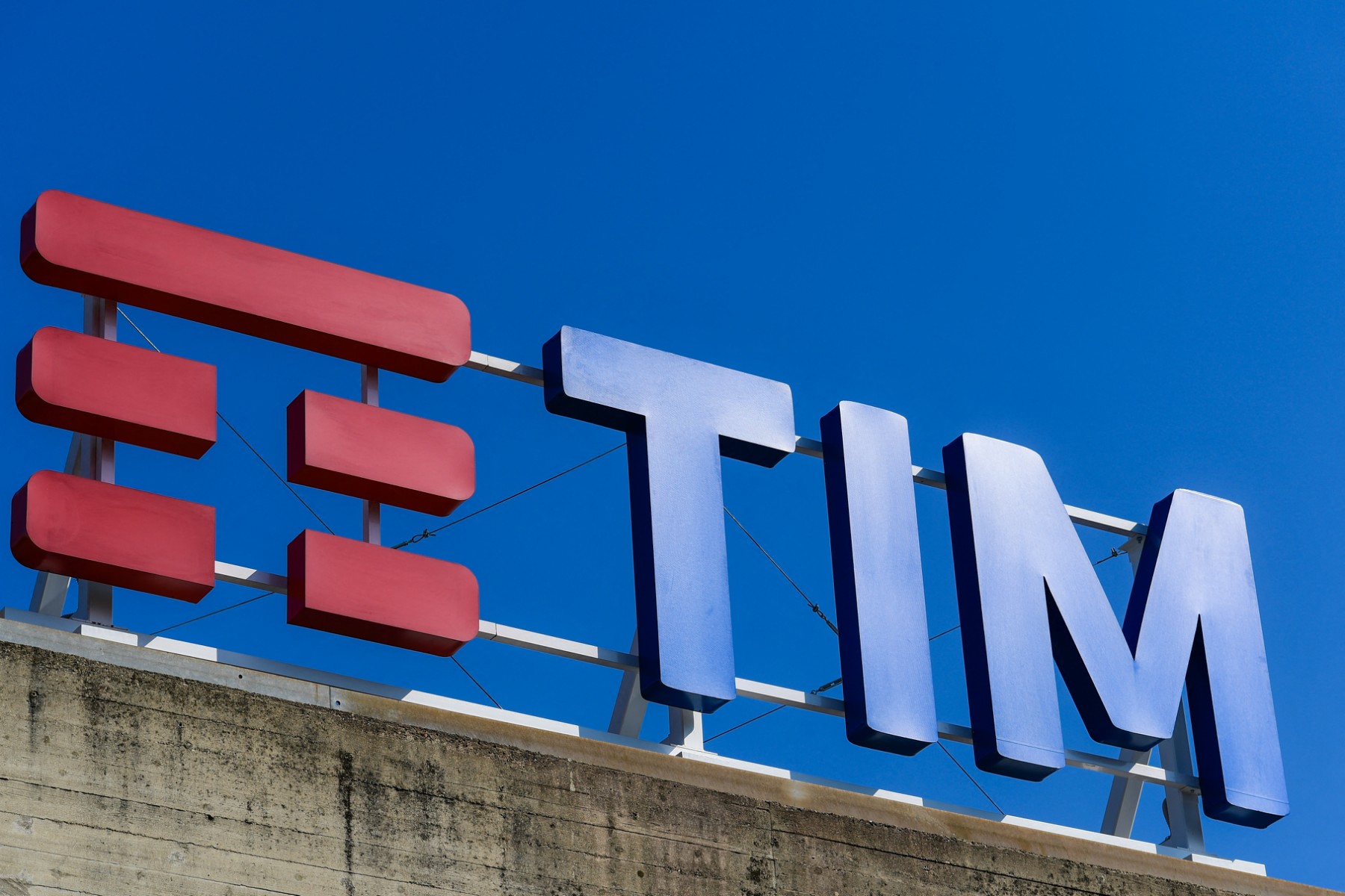 Feu vert de Telecom Italia à l'offre du fonds KKR pour son réseau