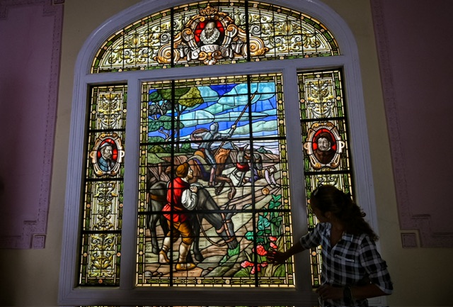 Union de la lumière et de la couleur, l'art du vitrail à La Havane