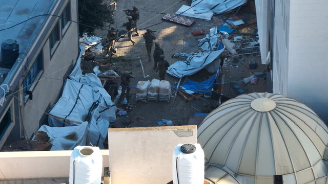 Les troupes israéliennes entrent dans l’hôpital Chifa de Gaza après un échange de tirs à l'extérieur