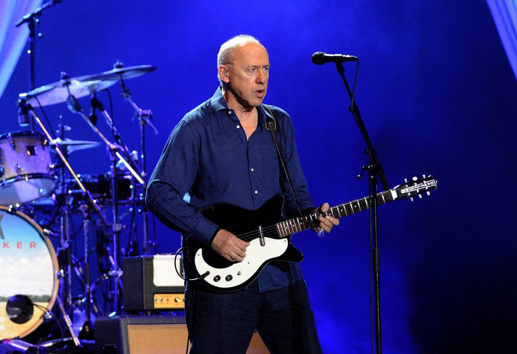 La star de Dire Straits Mark Knopfler vend 120 guitares et amplis aux enchères