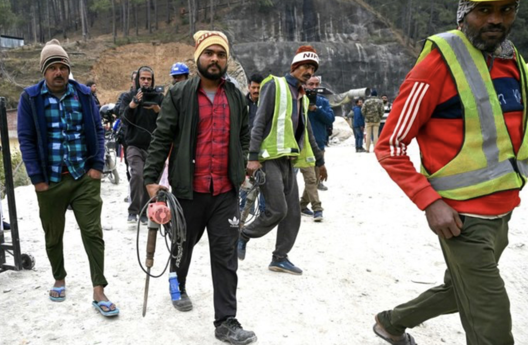 Inde/tunnel effondré: l'armée va lancer une opération de déblayage manuel