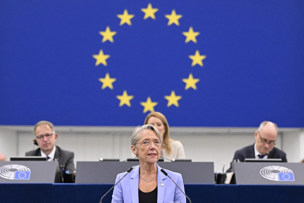 La Première ministre française Elisabeth Borne prononce un discours lors de la cérémonie du 70e anniversaire du Parlement européen, lors d'une session plénière au Parlement européen à Strasbourg, dans l'est de la France, le 22 novembre 2022. (Photo par Frederick Florin AFP)