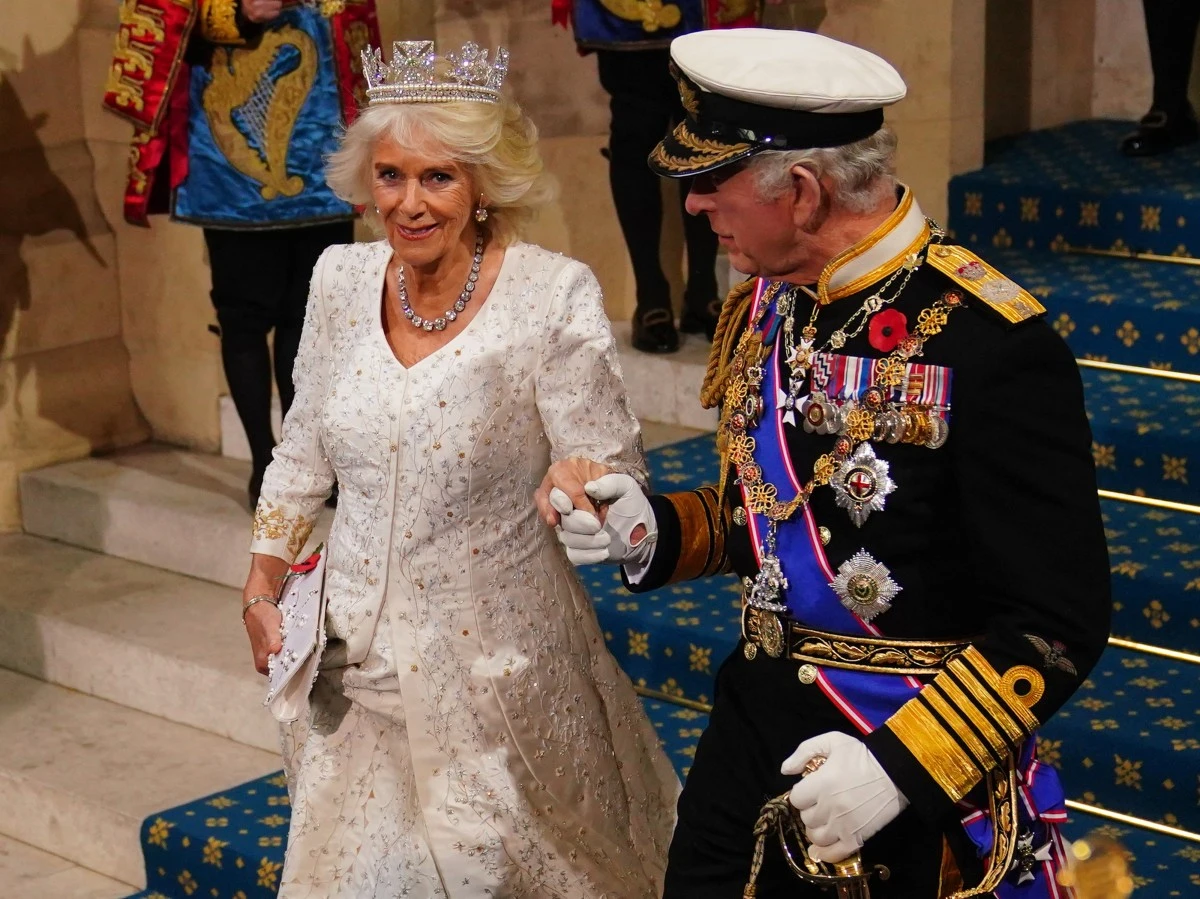 Charles III prononce son premier discours du trône, tourné vers les élections