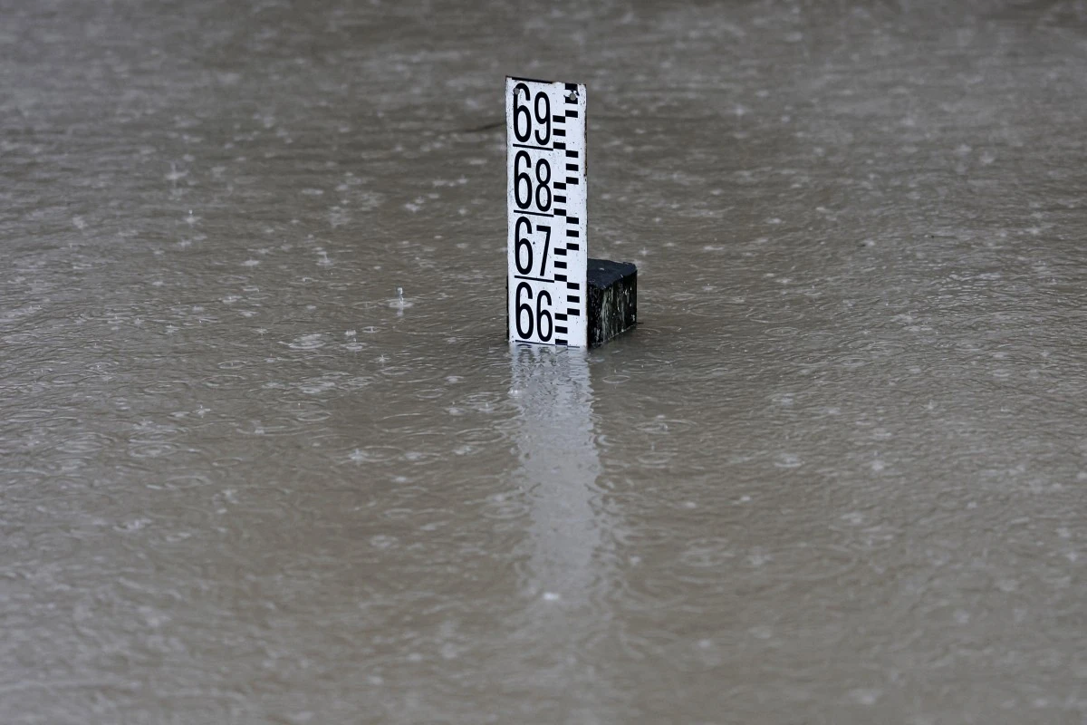 Le Pas-de-Calais sous les eaux après une nuit de fortes pluies, accalmie en fin d'après-midi