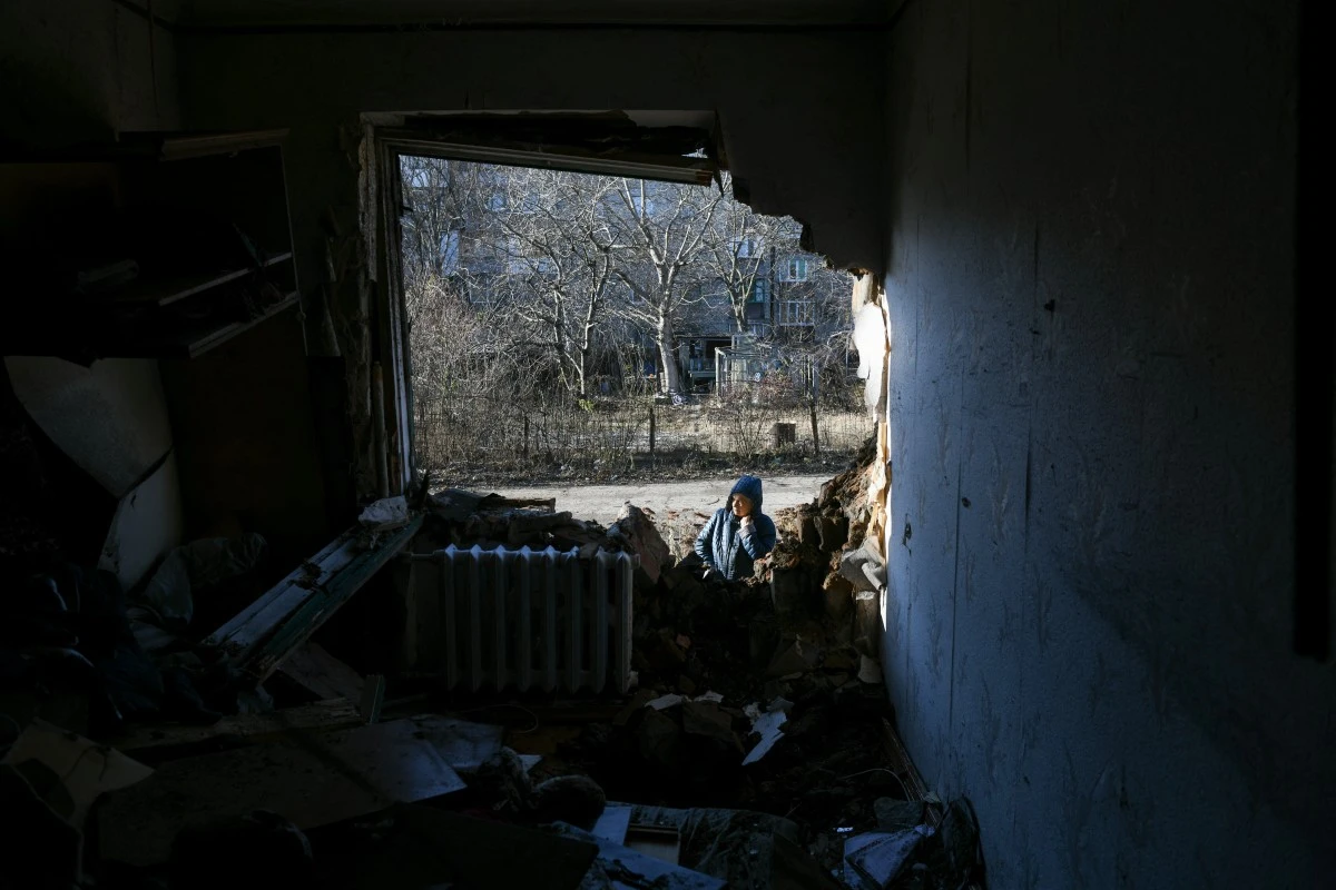 Ukraine: Zelensky sur le front est, six morts dans des frappes russes
