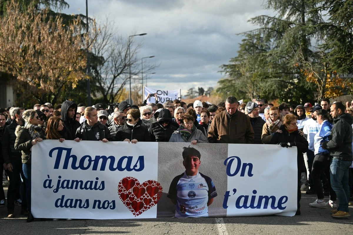 Le gouvernement appelle à ne pas céder à la violence après la mort de Thomas