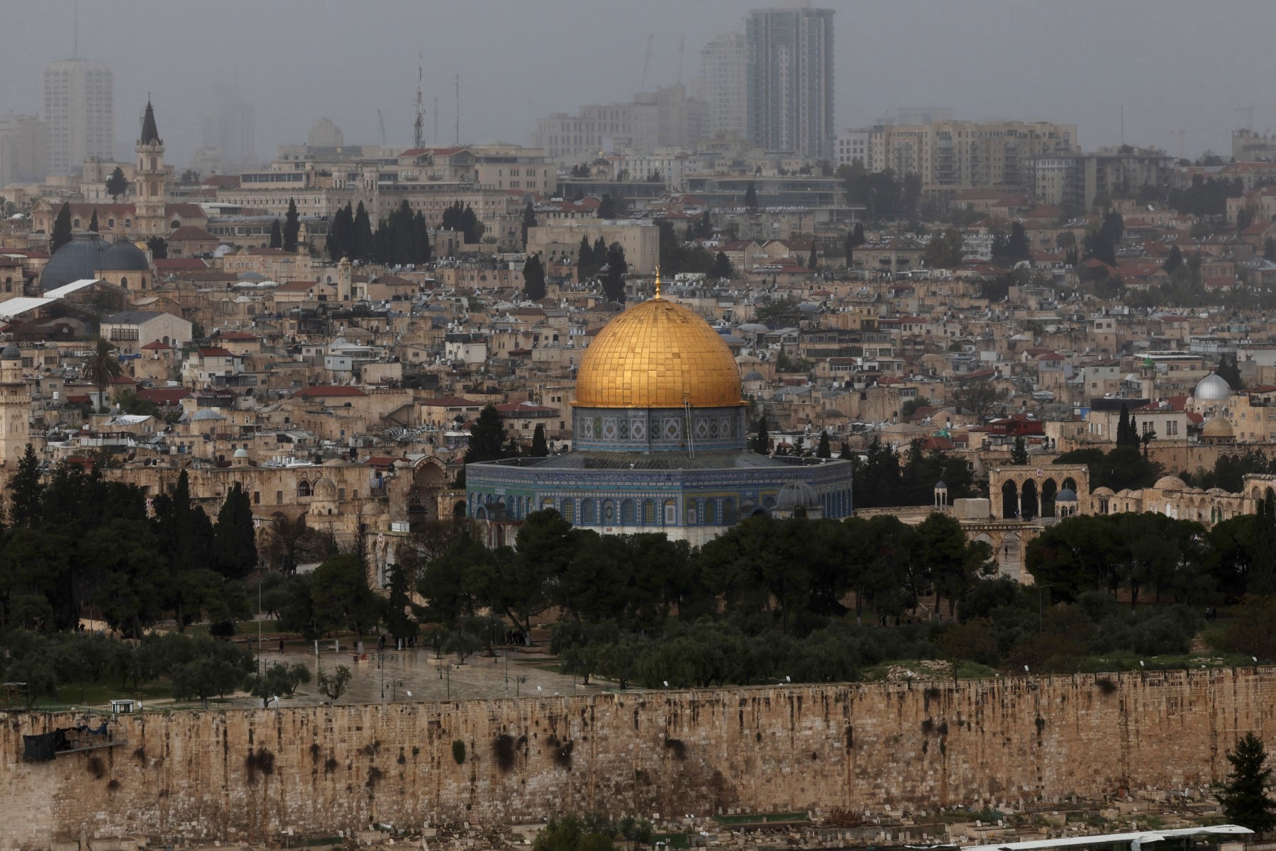 De la Révolution algérienne au triomphe d’al-Aqsa: La question palestinienne en toile de fond