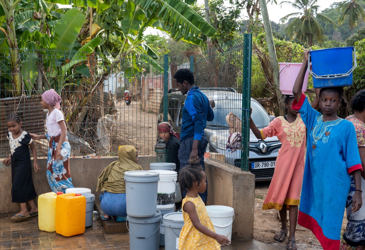 Borne vendredi à Mayotte, qui a soif d'eau et de sécurité