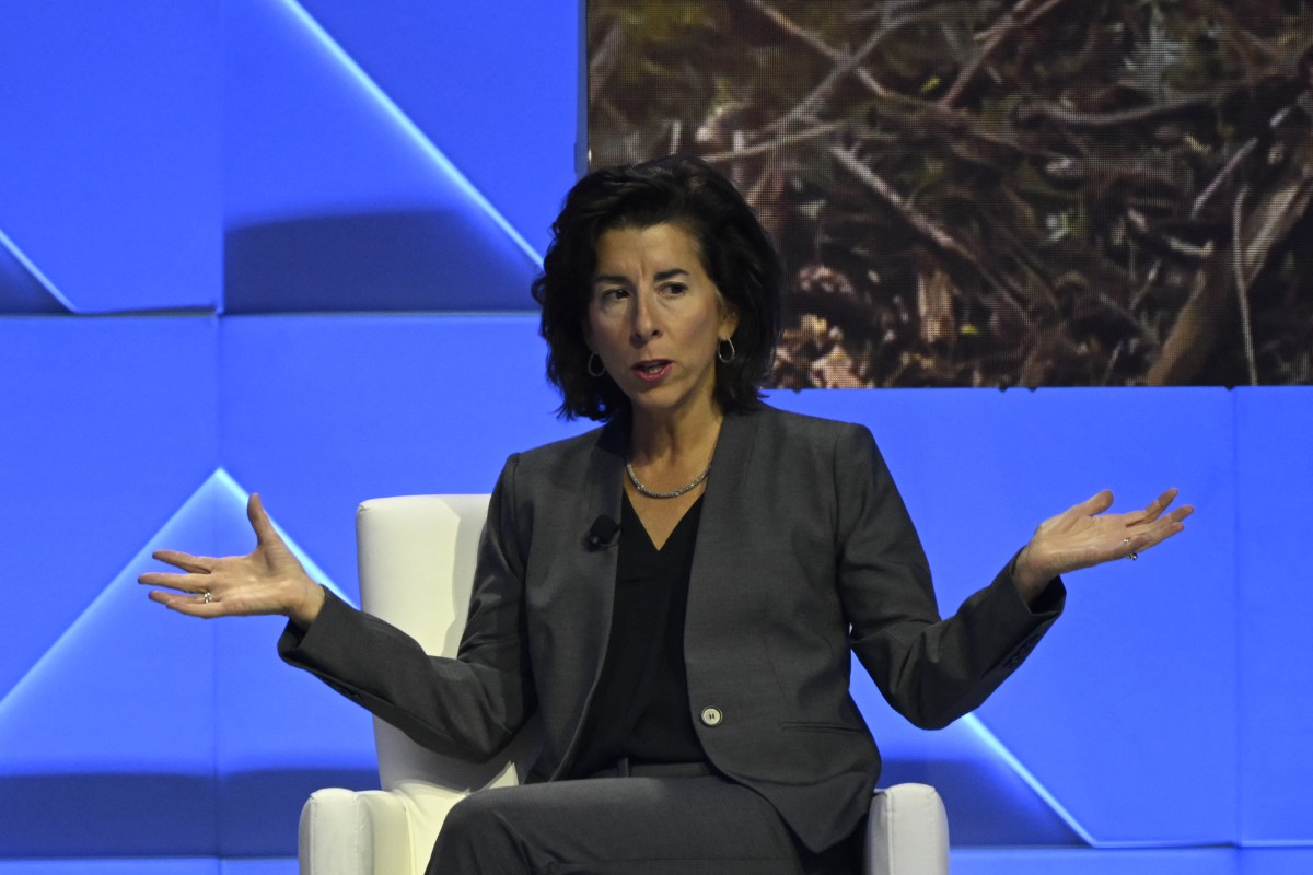 La secrétaire américaine au commerce, Gina Raimondo, s'exprime lors de la séance d'ouverture de la semaine des dirigeants de la Coopération économique Asie-Pacifique (APEC) à San Francisco, en Californie, le 15 novembre 2023. (Photo Andrew Caballero-Reynolds AFP)