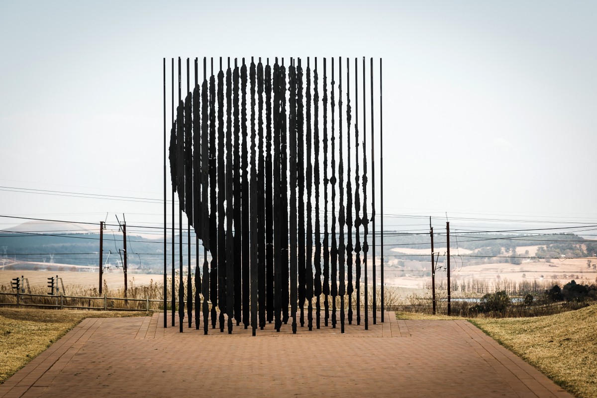 Dix ans après la mort de Mandela, un héritage à débattre et à dépasser