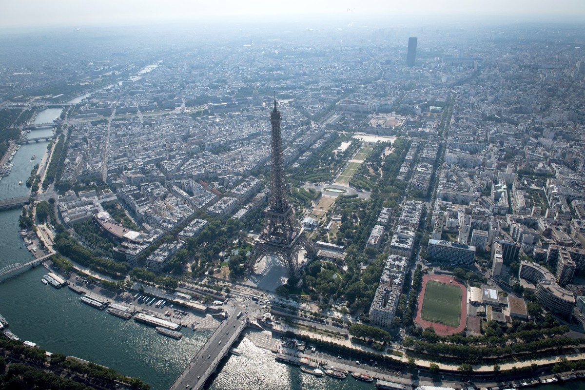 Attentat près de la tour Eiffel: Le suspect inculpé et incarcéré par un juge antiterroriste