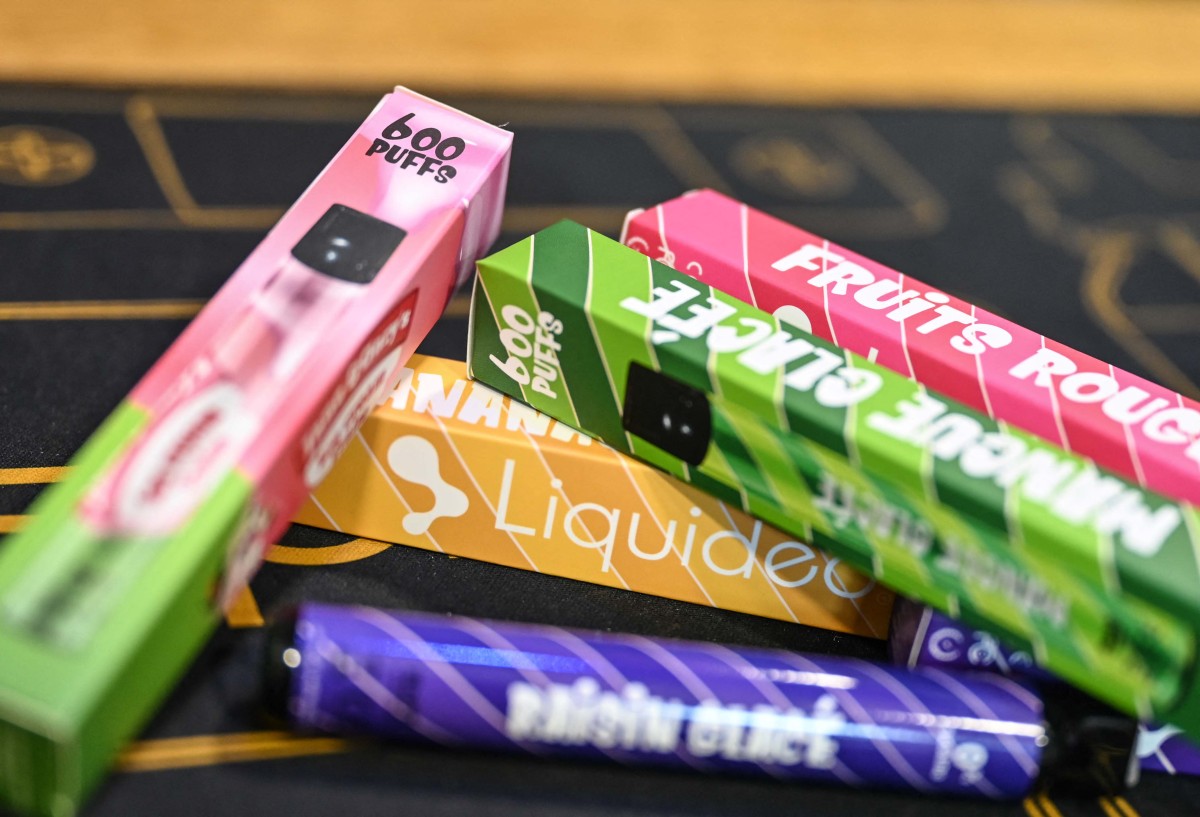 L'Assemblée unanime contre le «fléau» des cigarettes électroniques jetables
