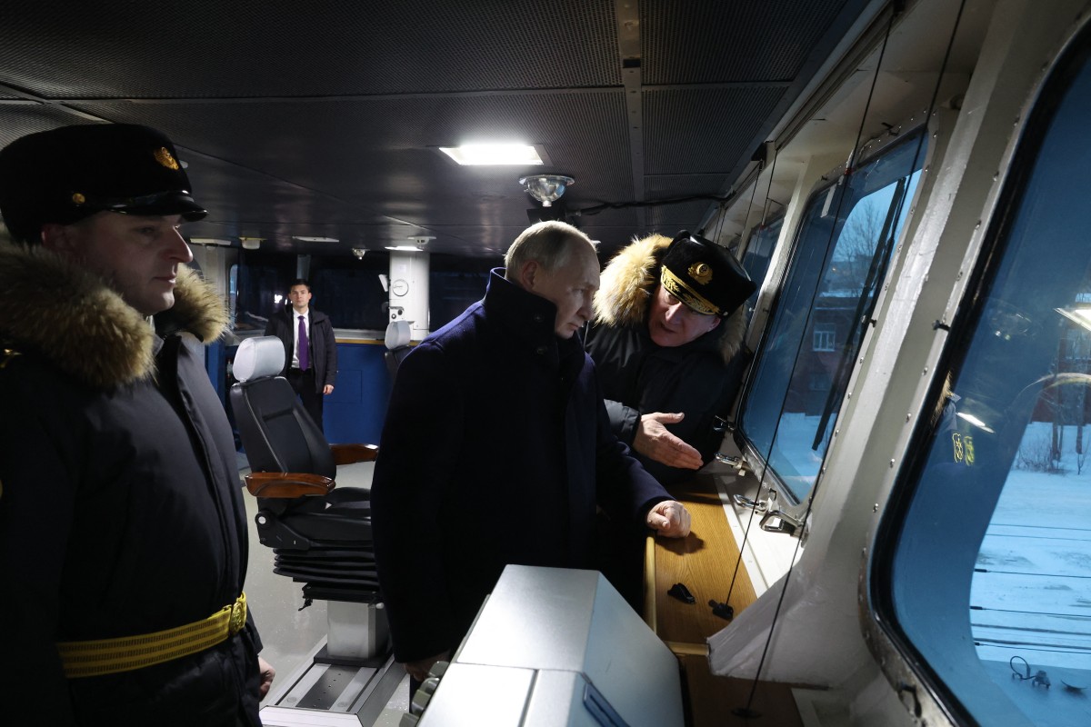 Poutine inaugure deux nouveaux sous-marins nucléaires