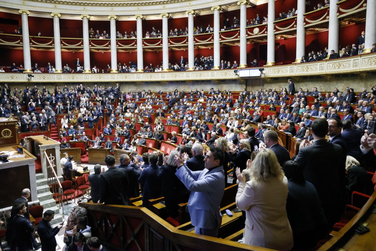 Les passages en force de l'exécutif, miroir d'une impuissance politique