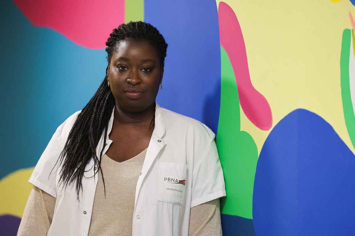 Aïcha N'Doye, la chirurgienne qui apaise ses patientes en chantant