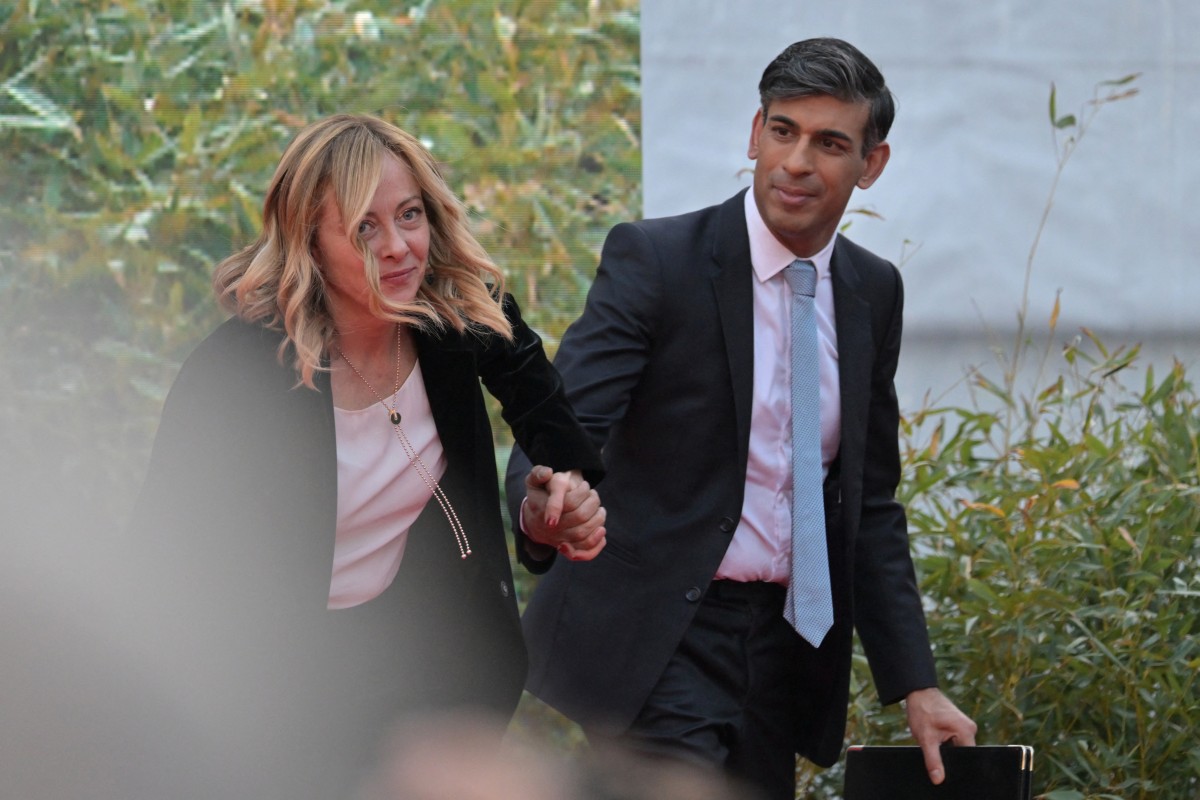 La Première ministre italienne, Giorgia Meloni, et le Premier ministre britannique, Rishi Sunak, assistent à la réunion politique de l'Atreju organisée par les jeunes militants du parti de droite italien Fratelli d'Italia le 16 décembre 2023 à Rome. (Photo Andreas Solaro AFP)