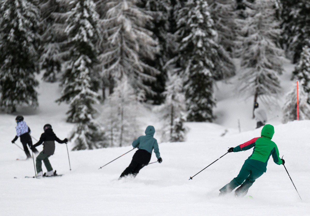 Face au changement climatique, les derniers fondus de ski