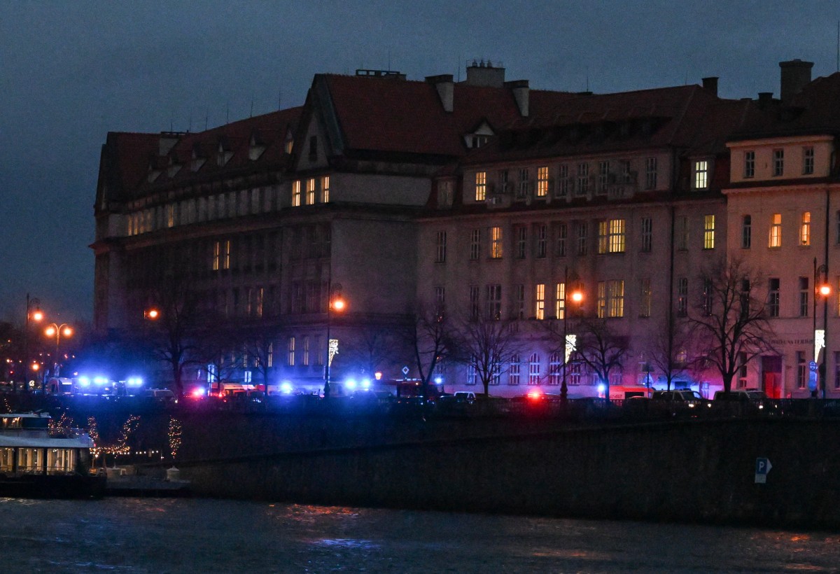 Fusillade de Prague: les autorités tchèques révisent le nombre de victimes à 13 morts