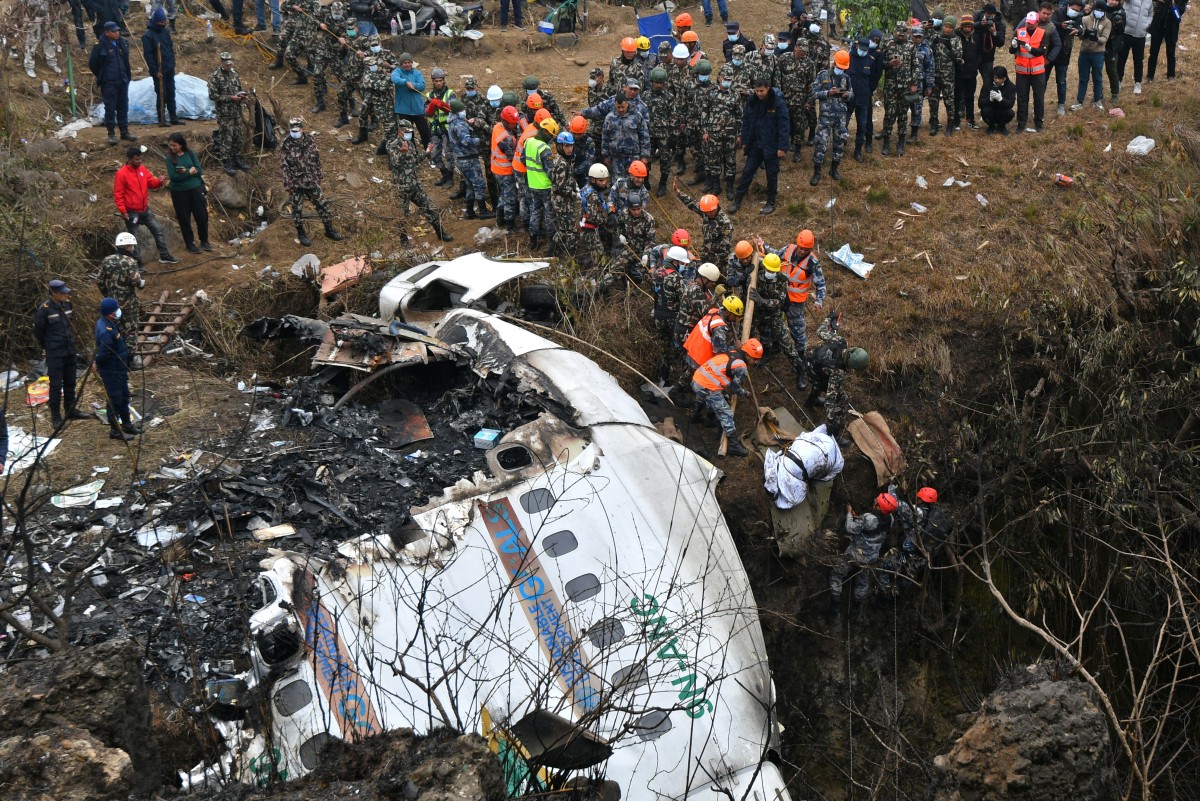 Accident d'avion au Népal: l'enquête des autorités désigne une erreur de pilotage