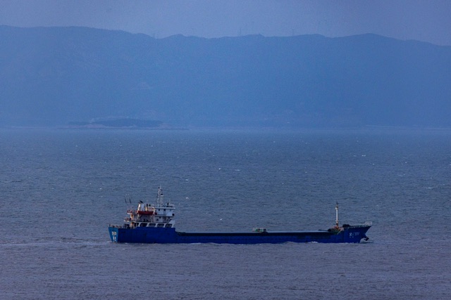 Un porte-avions chinois traverse le détroit de Taïwan, selon Taipei