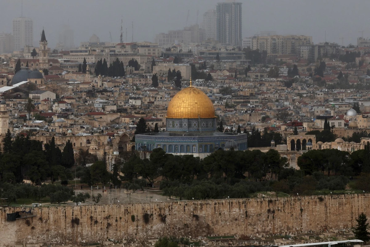 De la Révolution algérienne au triomphe d’al-Aqsa: La question palestinienne en toile de fond