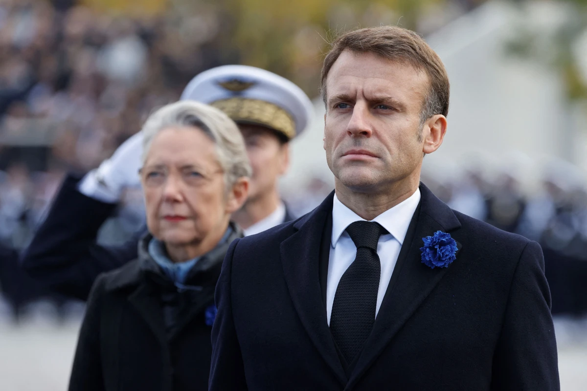 Confiance: Macron et Borne en baisse, sauf à droite avec la loi immigration