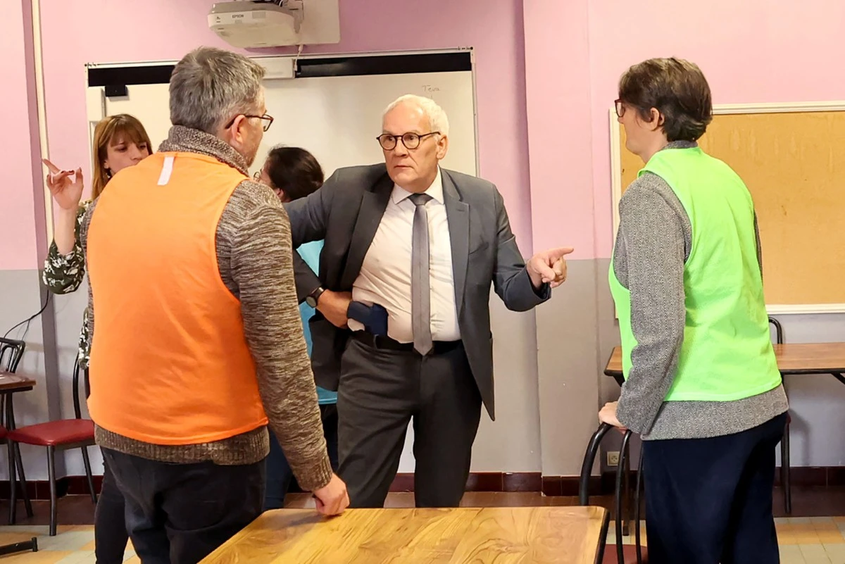 Armes dans un lycée de Besançon: le personnel exerce son droit de retrait