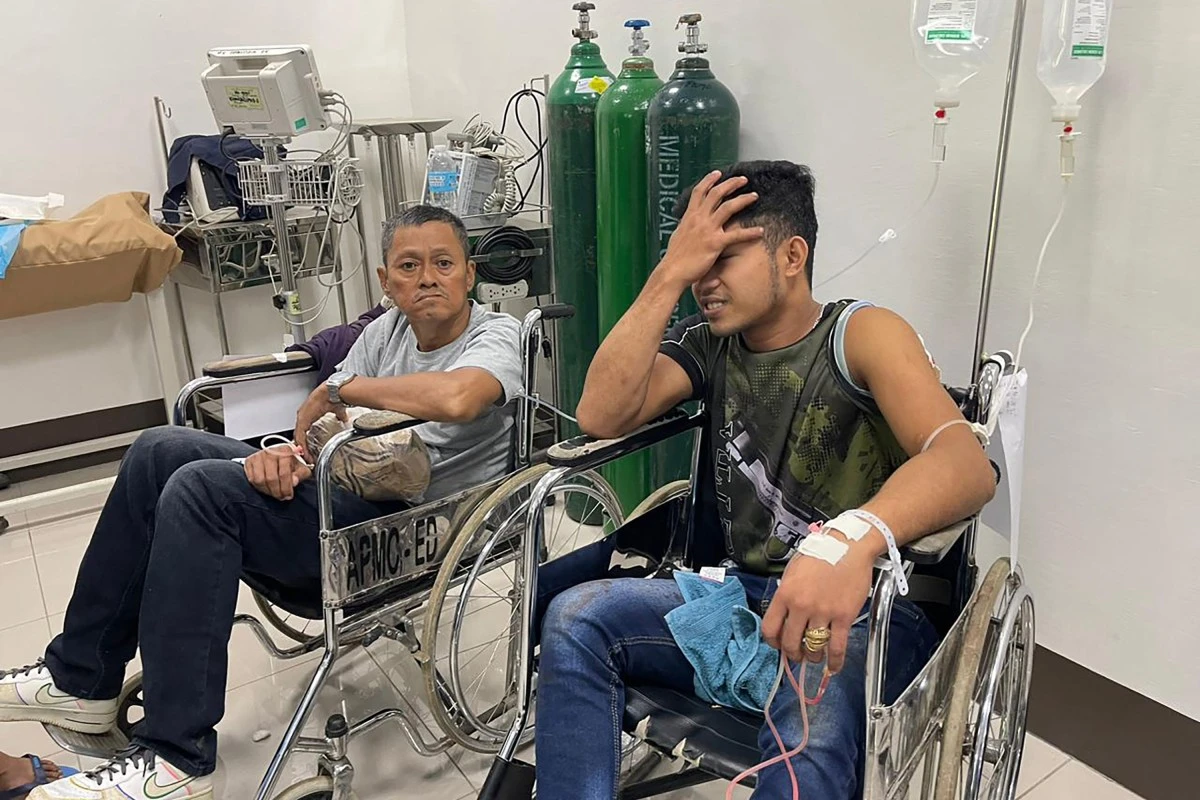 Des blessés sont soignés au centre médical Amai Pakpak à Marawi, dans la province de Lanao del sur, après un attentat à la bombe lors d'une messe catholique dans le gymnase de l'université d'État de Mindanao. (Photo Merlyn Manos AFP)