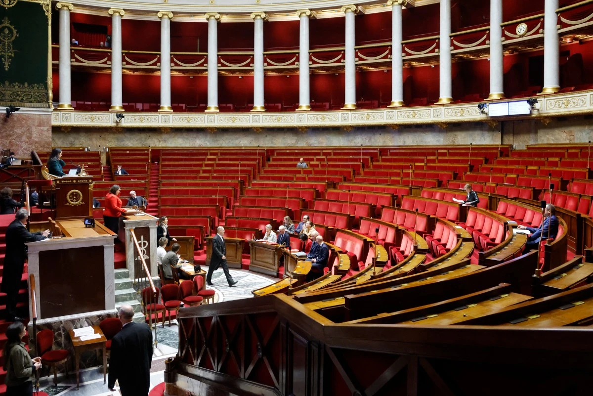 Accord franco-algérien, réforme de la Constitution: la droite pousse ses pions sur l'immigration