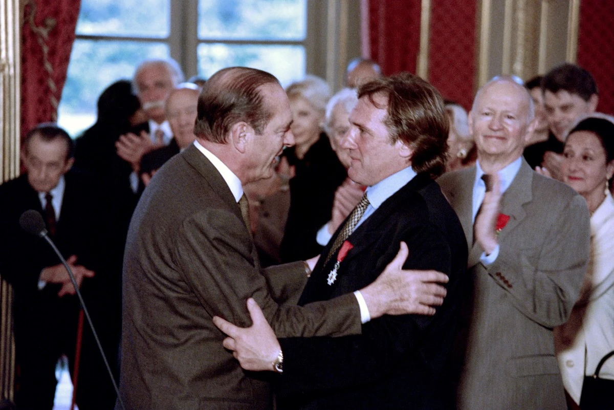 Gérard Depardieu fait «honte à la France», sa légion d'honneur menacée