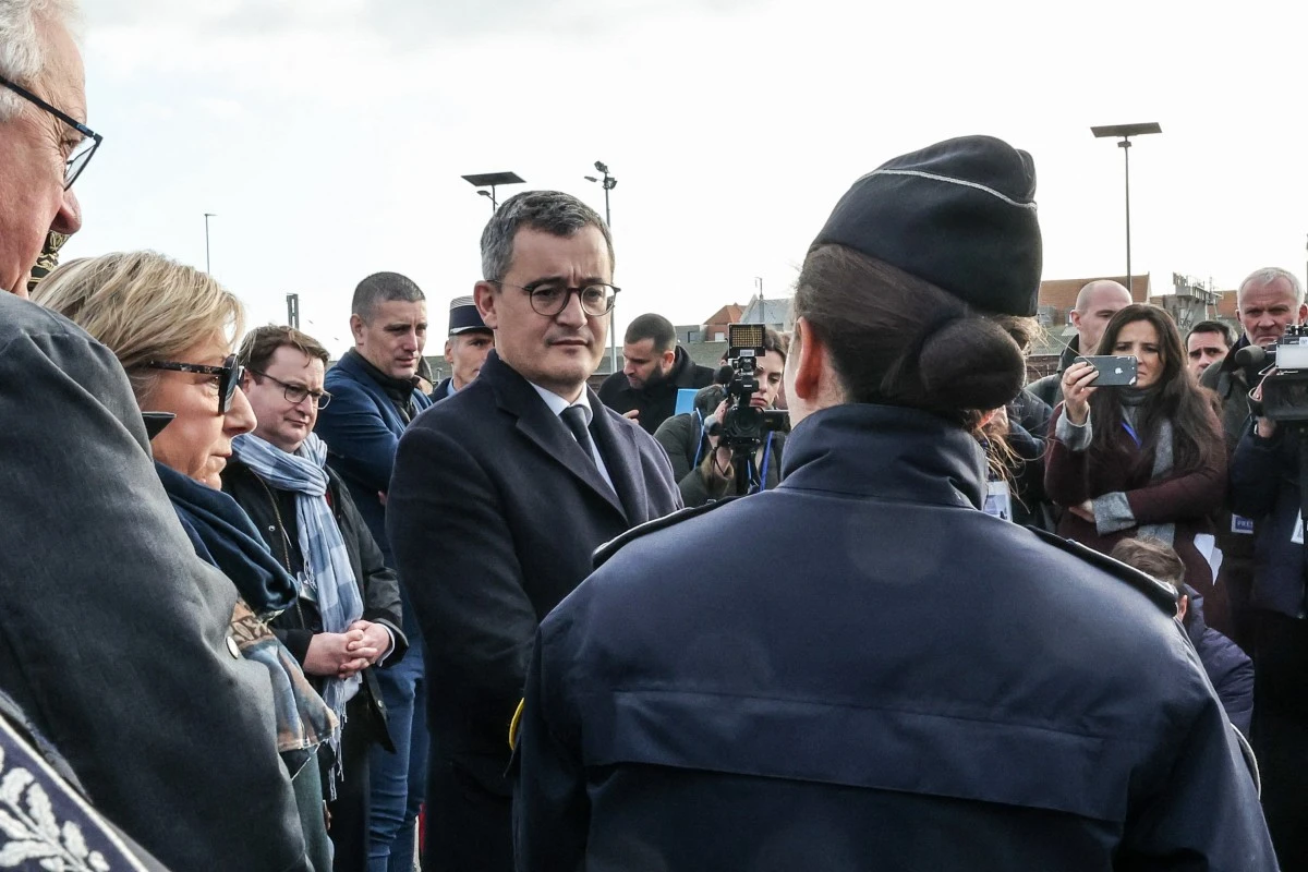 Deux migrants morts dans la Manche, le ministre de l'Intérieur français défend sa loi immigration