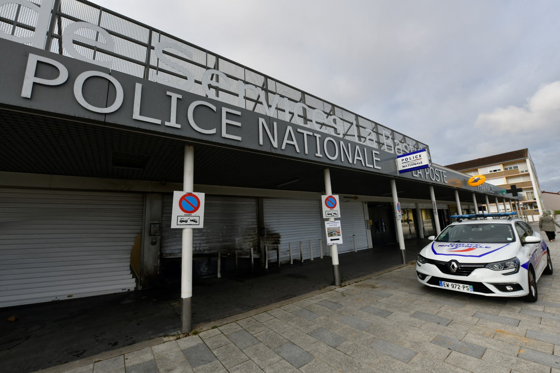 Attaque d'un commissariat lors des émeutes: Jusqu'à deux ans ferme pour quatre jeunes