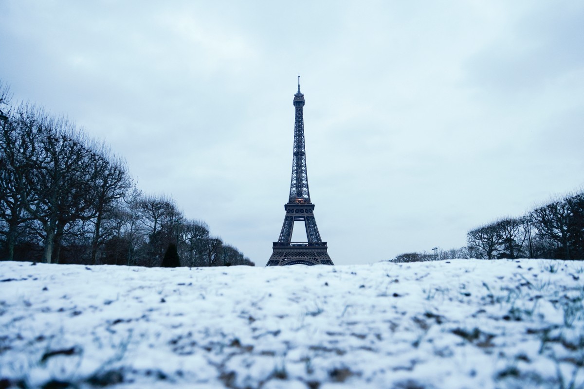 Neige de la Normandie à Paris, verglas sur les routes