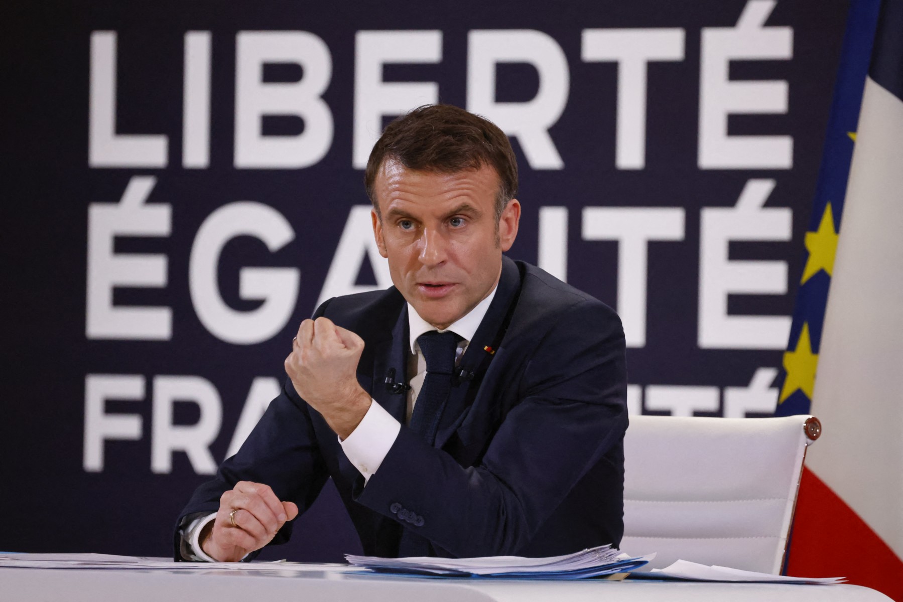 «Pour que la France reste la France»... et pour que Macron supplante l'extrême droite