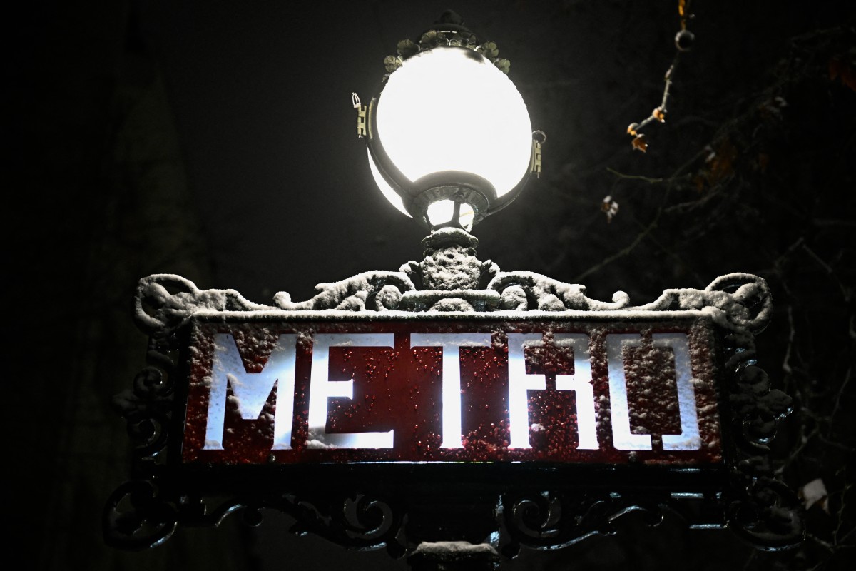 Neige en Ile-de-France: seul 1 bus sur 4 circule, des perturbations pour les trains