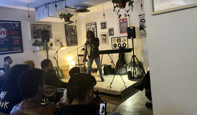Le Bohémia café, le lieu où les musiciens d’Alkhobar font vibrer la scène tout en sirotant leur café