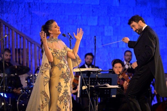 La chanteuse d’opéra Farrah el-Dibany s’est produite dans la salle de concert Maraya d’AlUla