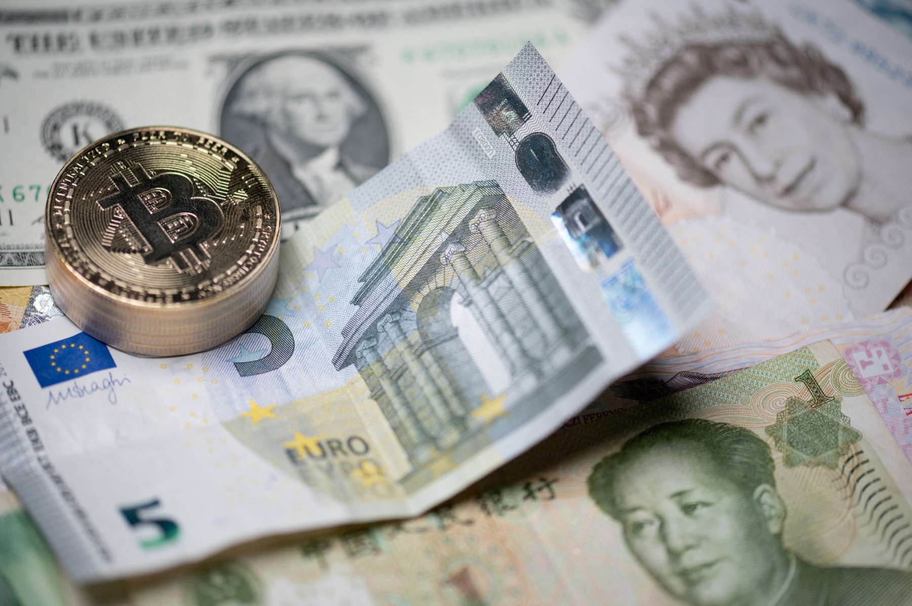 Le dollar patiente avant l'inflation américaine, le bitcoin progresse