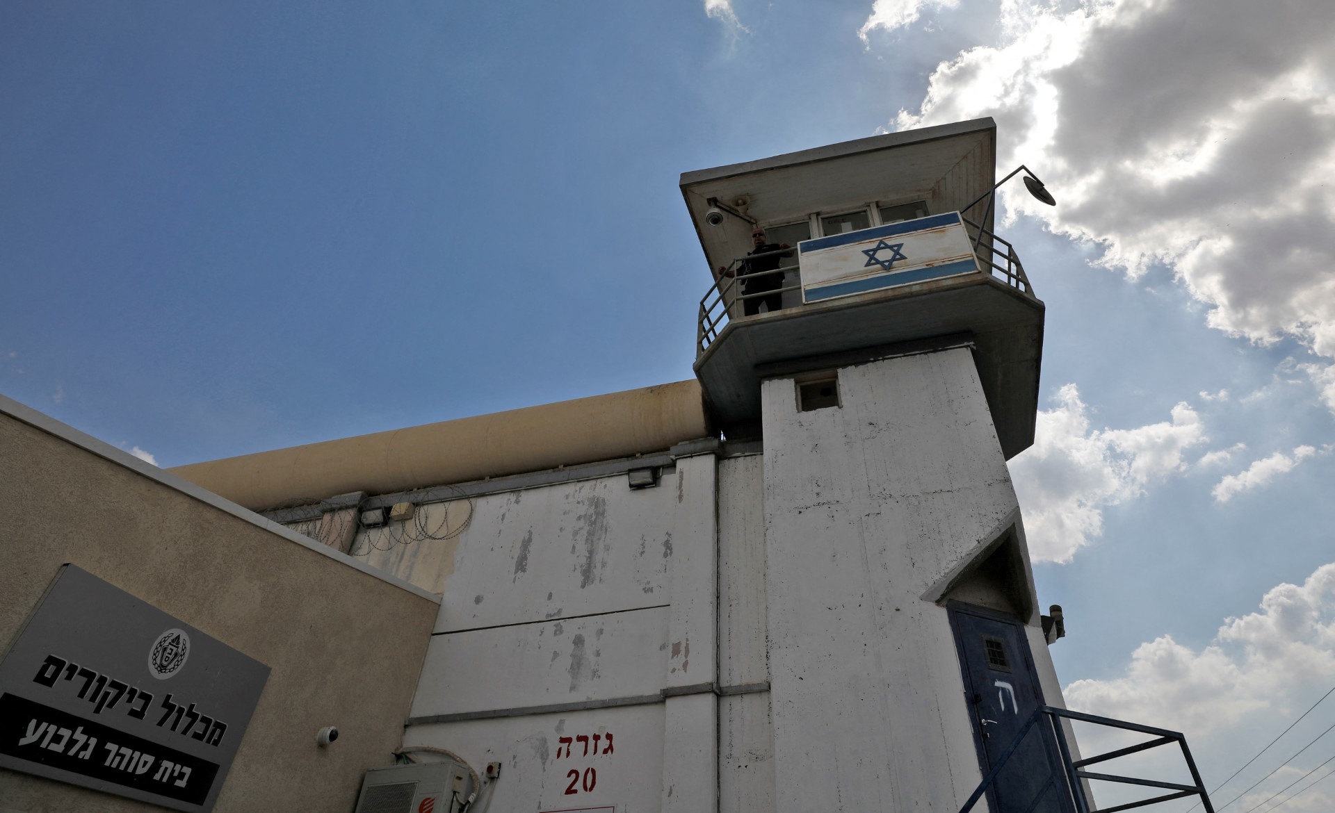Un Palestinien âgé de 23 ans décède dans une prison israélienne
