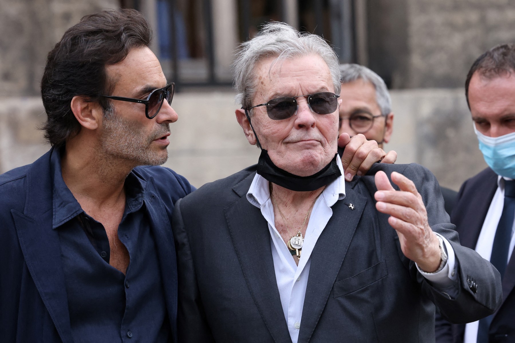 La famille d'Alain Delon explose autour de l'état de santé de la star