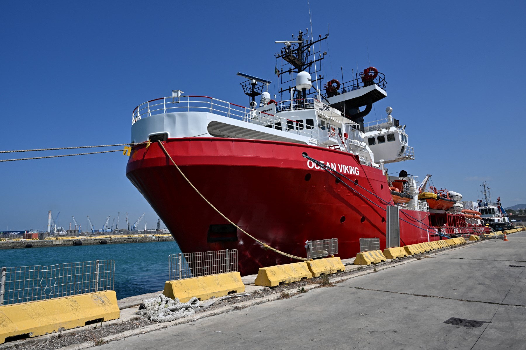 L'Ocean Viking sauve 71 migrants au large de la Libye qu'il devra débarquer en Toscane