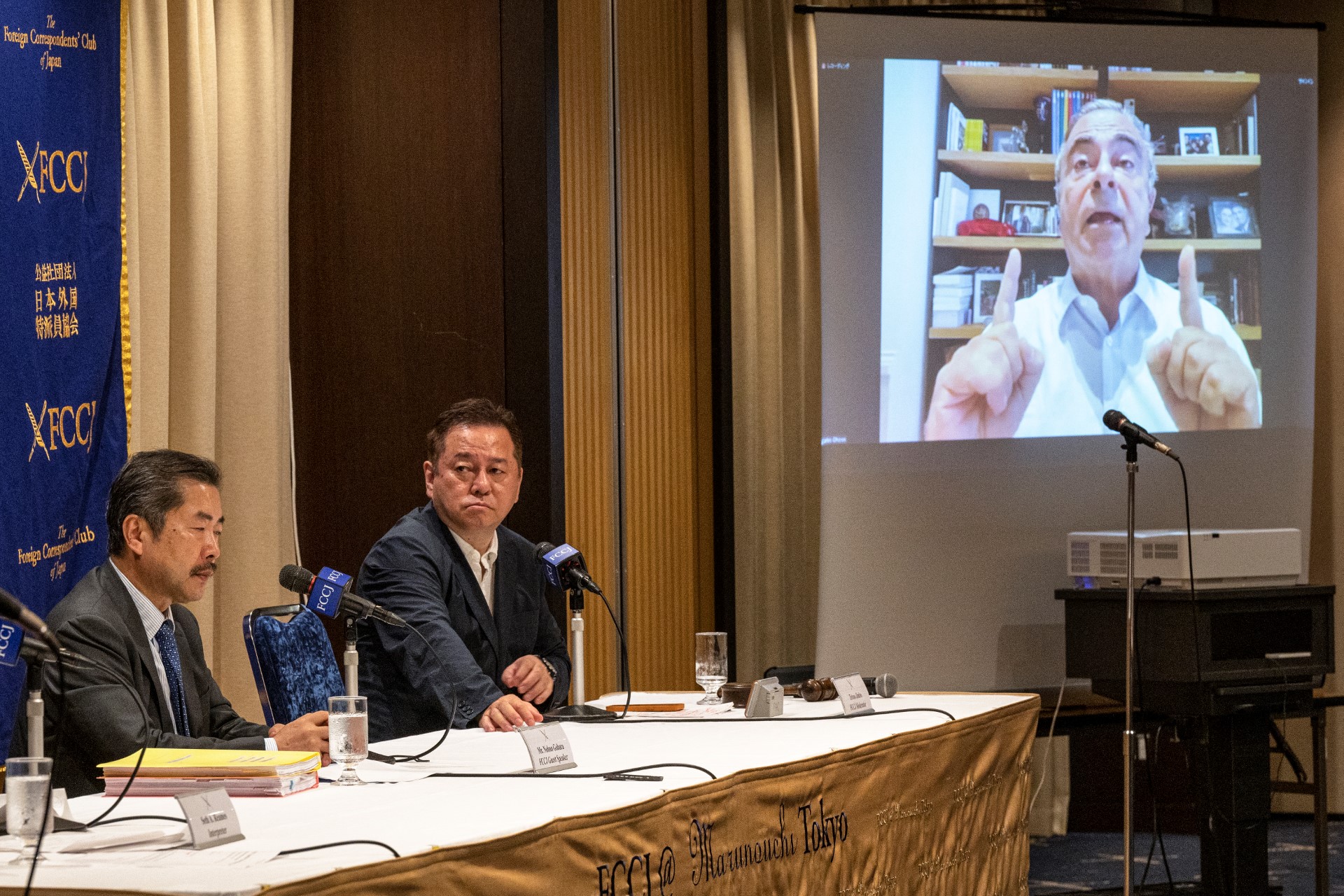 La «retraite chapeau» de Carlos Ghosn devra être jugée par un tribunal de commerce