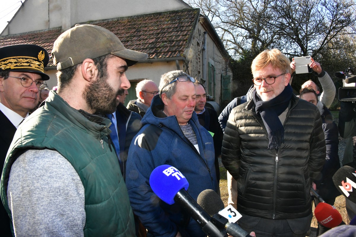 Le gouvernement et le RN se disputent la défense des agriculteurs