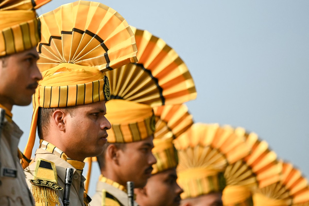 Inde: Macron et Modi affichent leur bonne entente, les liens de défense renforcés