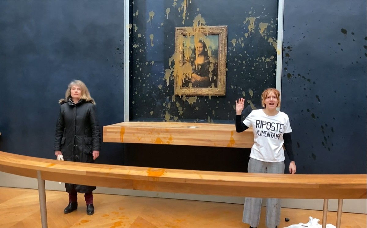 Louvre: Des militantes écologistes aspergent de soupe la vitre blindée protégeant «La Joconde»