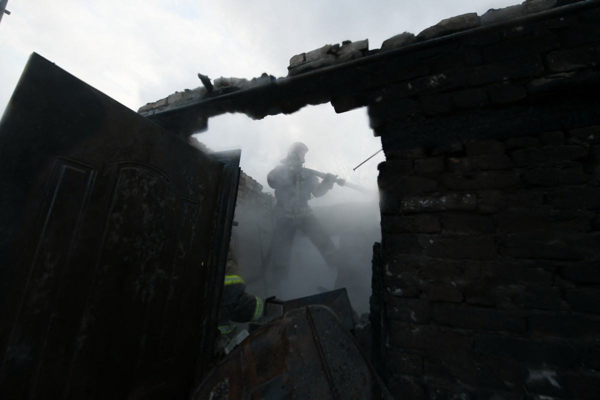 Des attaques nocturnes russes font au moins deux morts en Ukraine