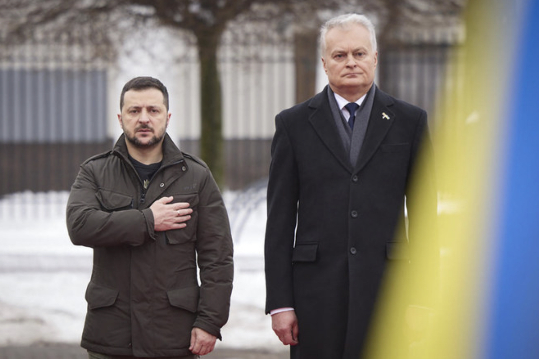 Zelensky fustige les hésitations des Occidentaux, dont l'aide à l'Ukraine diminue
