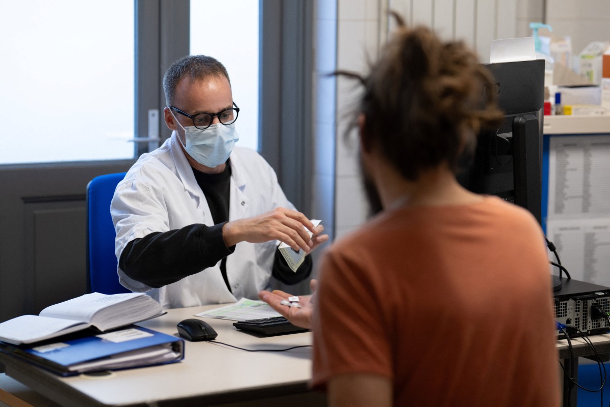 Médecins à diplôme étranger: «autorisés à travailler» pour les mois à venir