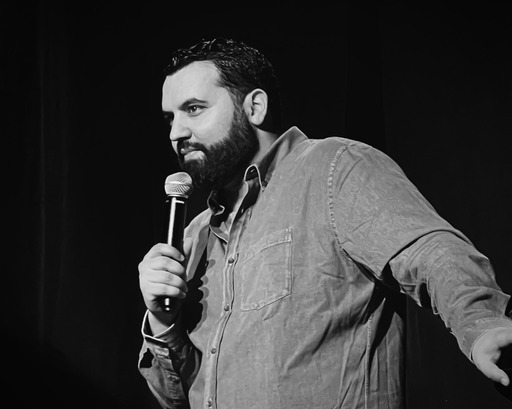 Le comédien Yassine Belattar bientôt sur scène au théâtre Zabeel Saray à Dubaï