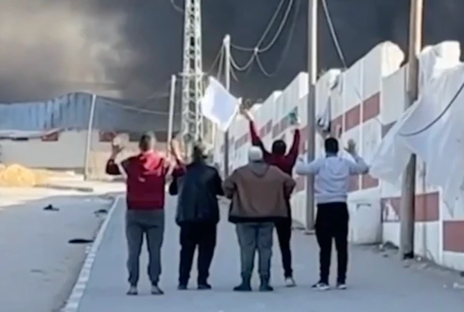 Un Palestinien portant un drapeau blanc tué par l’armée israélienne, selon des images d’ITV
